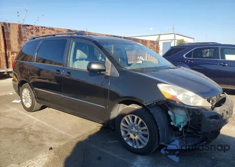 2008 Toyota Sienna Xle z USA, uszkodzony, nr VIN 5TDBK22C38S016045